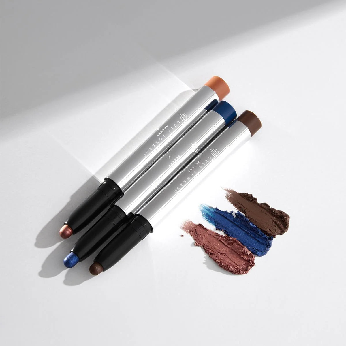 Kit de sombras en crayón True Treasure Luis Torres x Beauty Creations